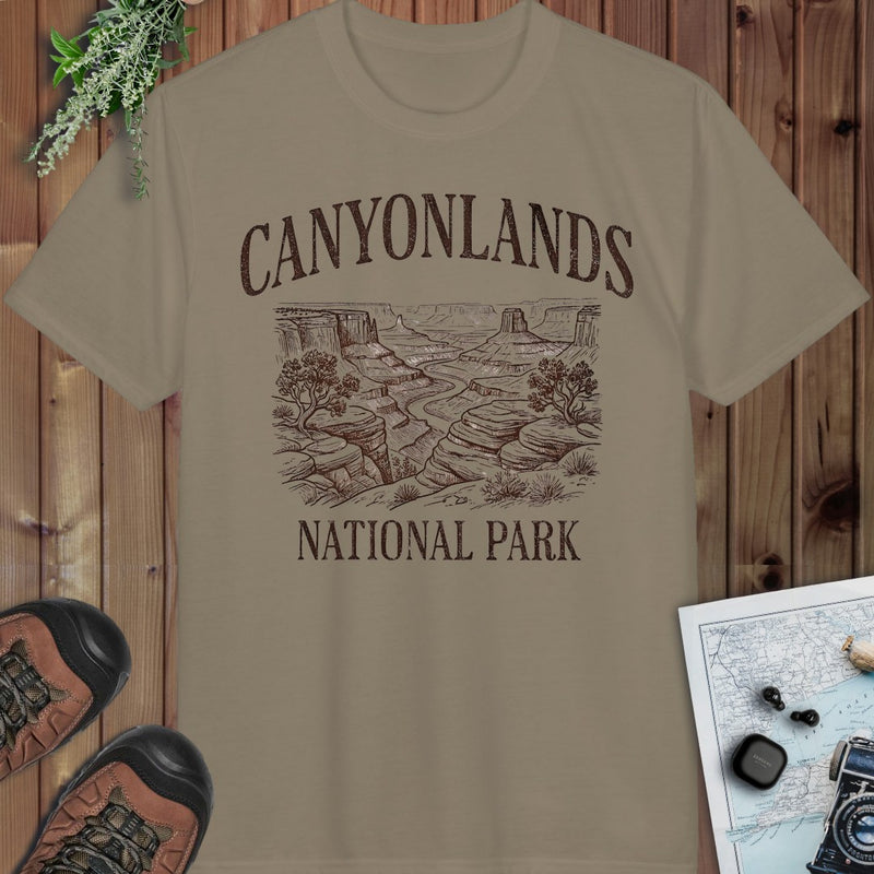Canyonlands National Park Rustic Performance T-Shirt in Prairie Dust