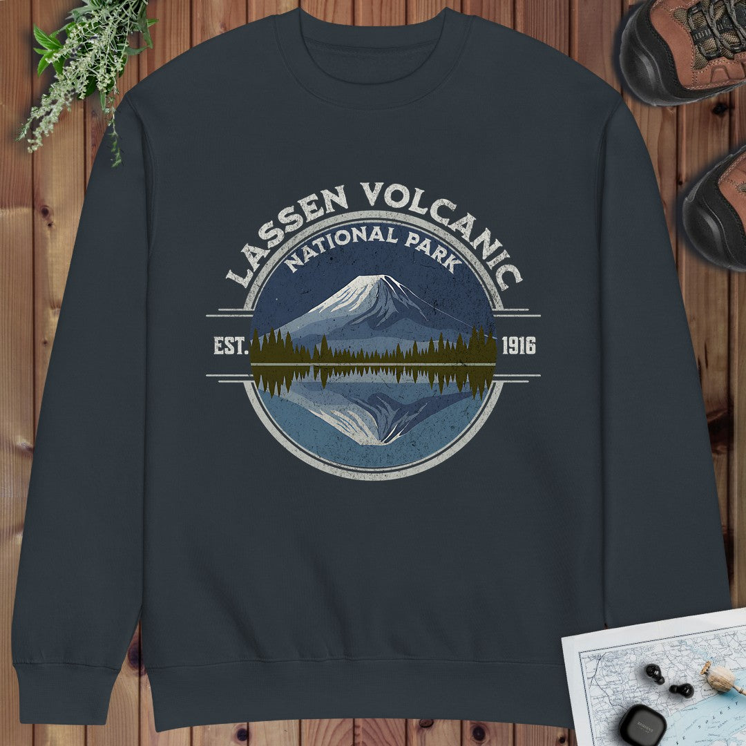 Lassen Volcanic National Park T- Shirt Crewneck Sweatshirt in Navy