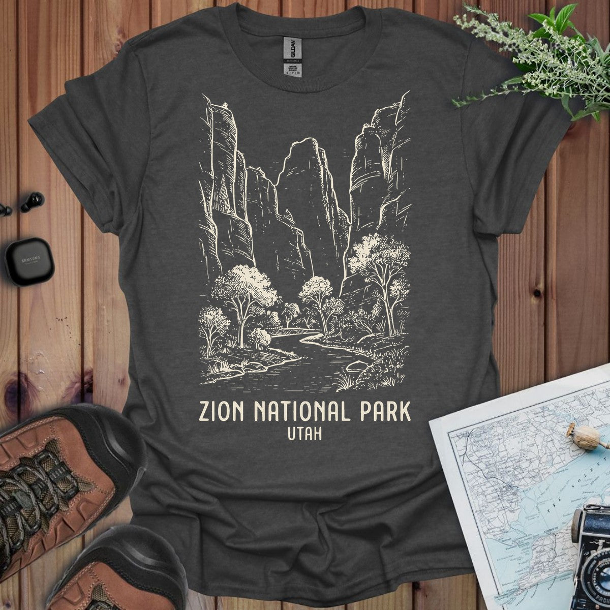 Zion National Park Canyon Outline Graphic T-Shirt in Dark Heather