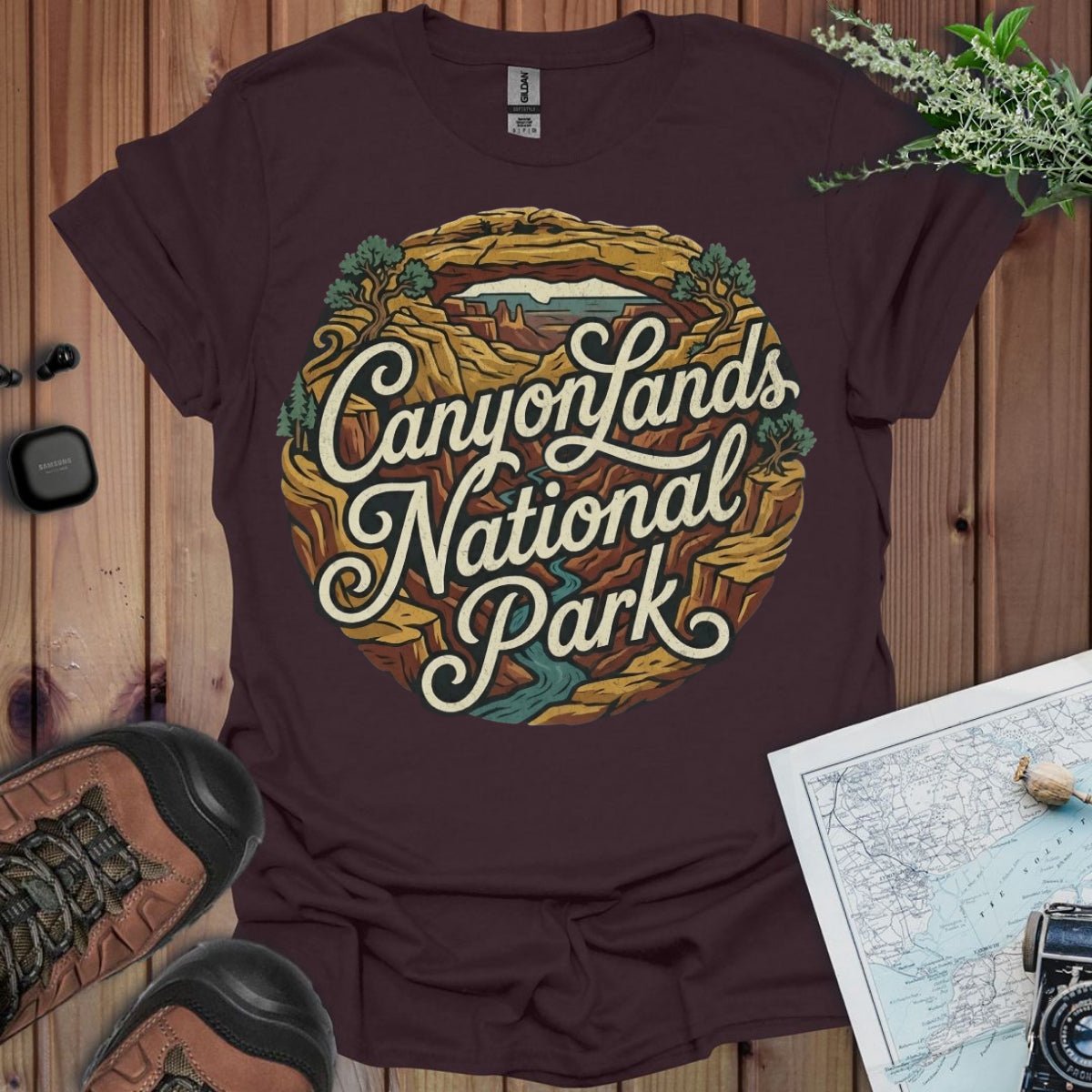 Canyonlands National Park Curved Graphic T-Shirt - Parks ApparelT-Shirt