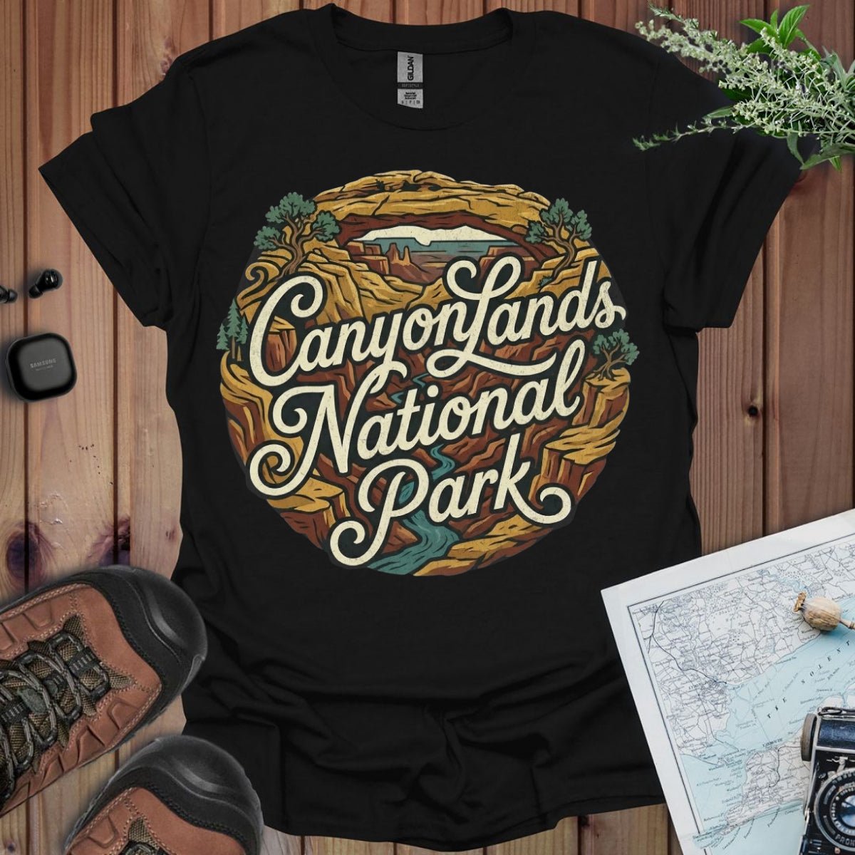 Canyonlands National Park Curved Graphic T-Shirt - Parks ApparelT-Shirt
