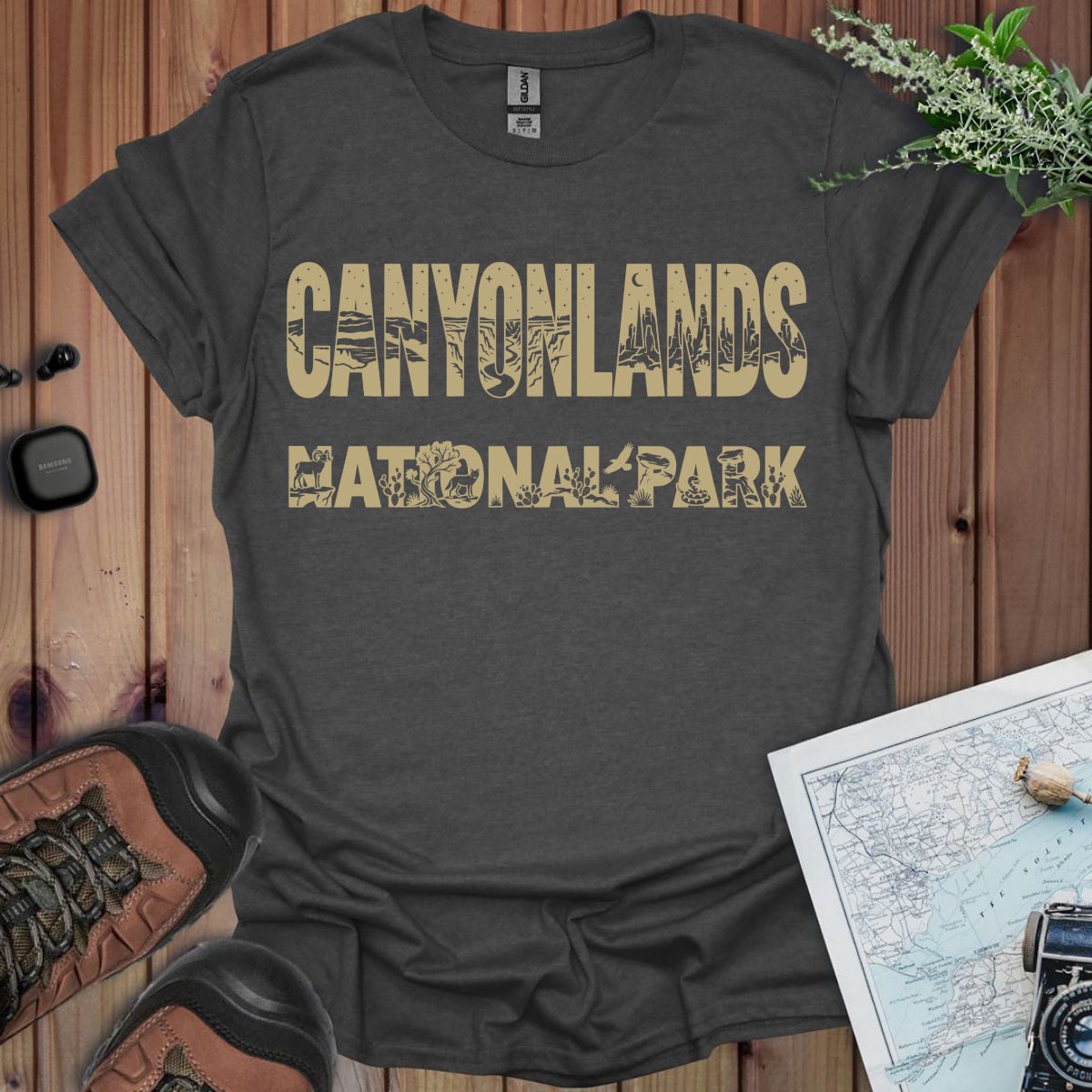 Canyonlands National Park Silhouette T-Shirt - Parks ApparelT-Shirt