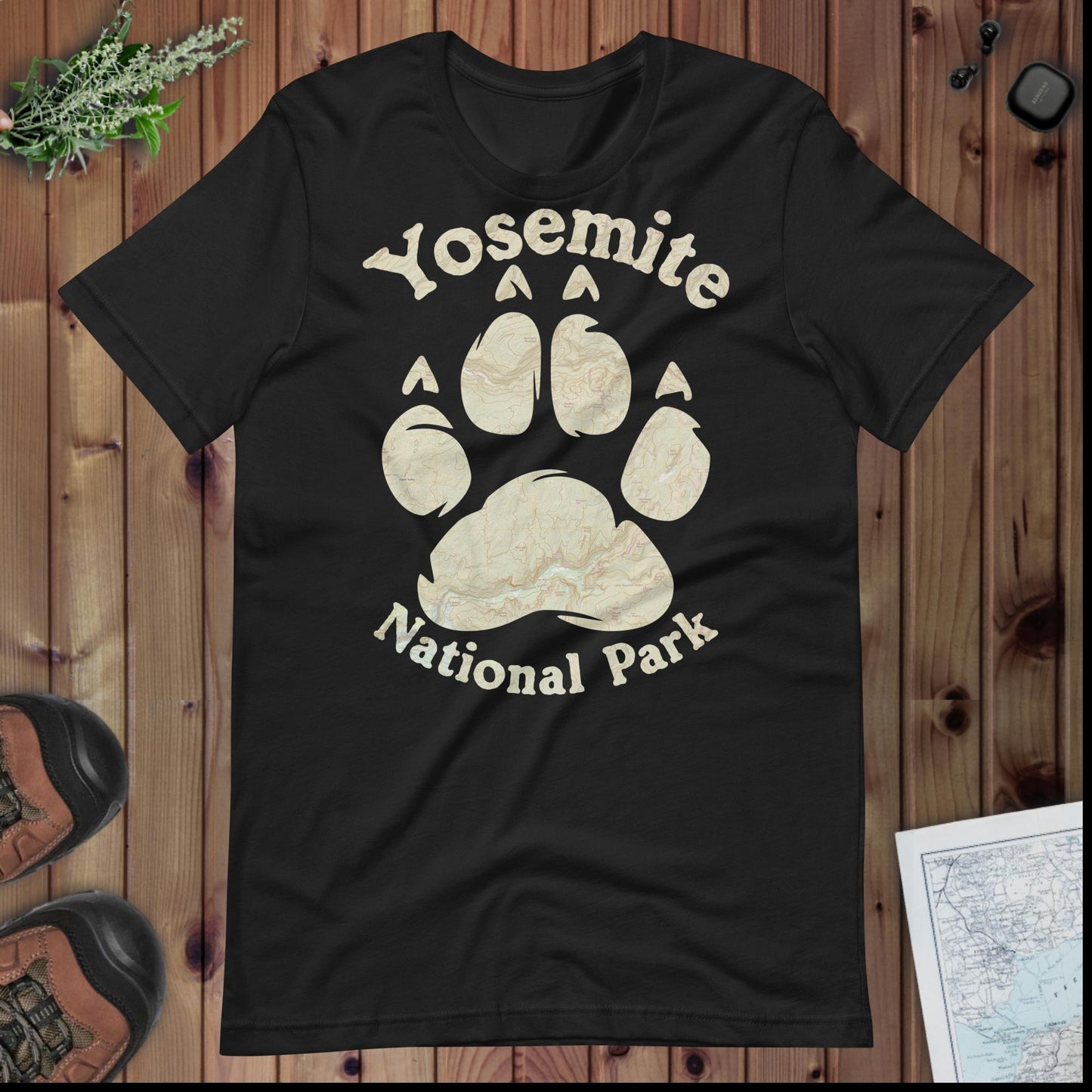 Yosemite Bear Paw Topo T-shirt T-Shirt Park Service Apparel Vintage Black XS