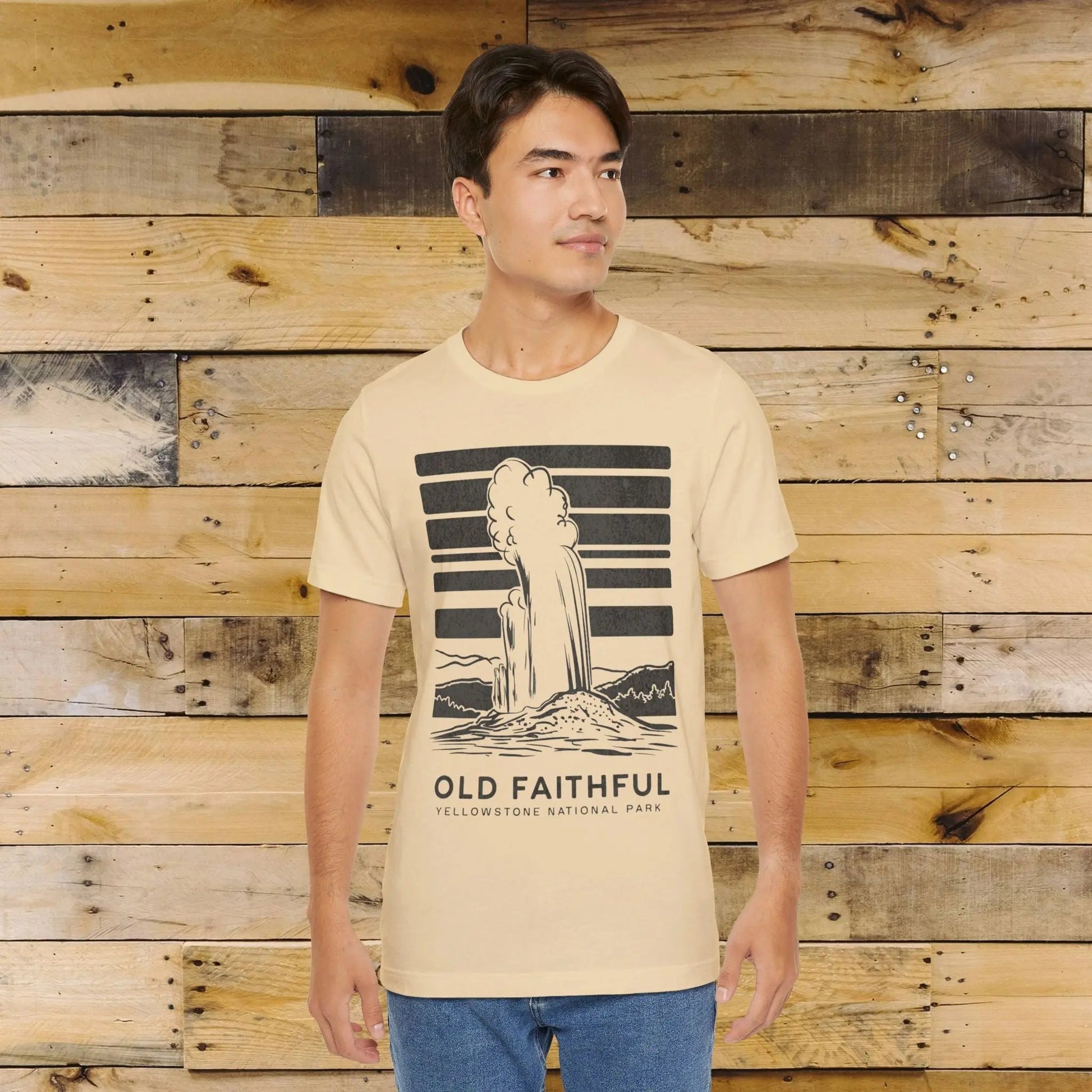 Yellowstone National Park T-Shirt Faithful Geyser - Parks ApparelT-Shirt
