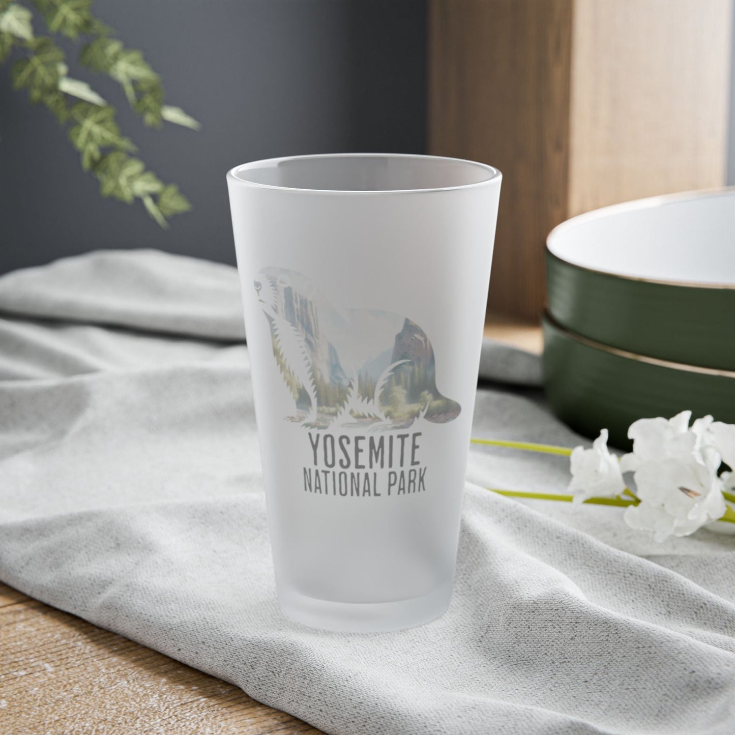 Yosemite Valley Marmot Frosted Pint - Parks Apparelpint glass